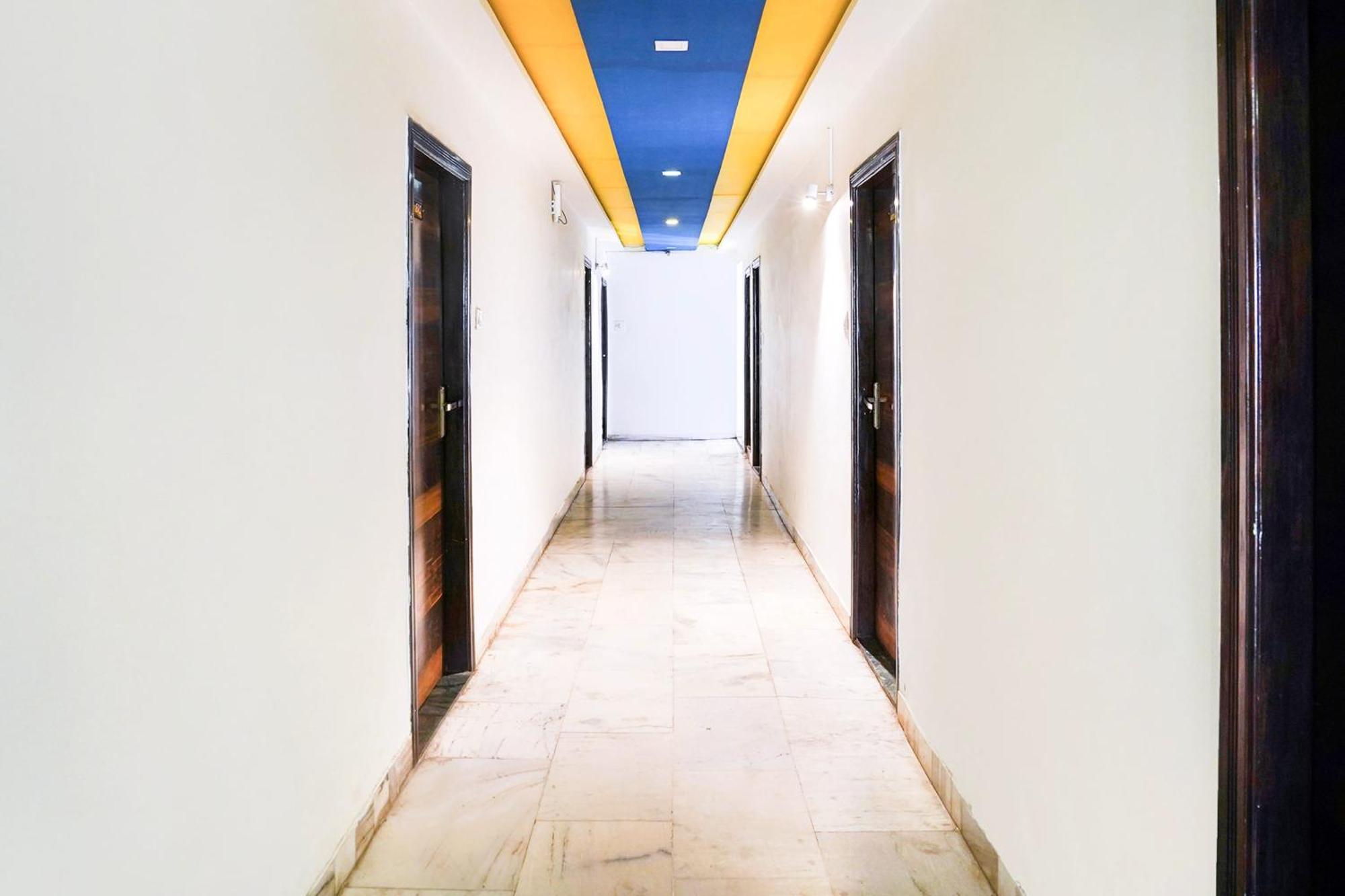 Hotel O Bridge Ahmedabad Exterior foto