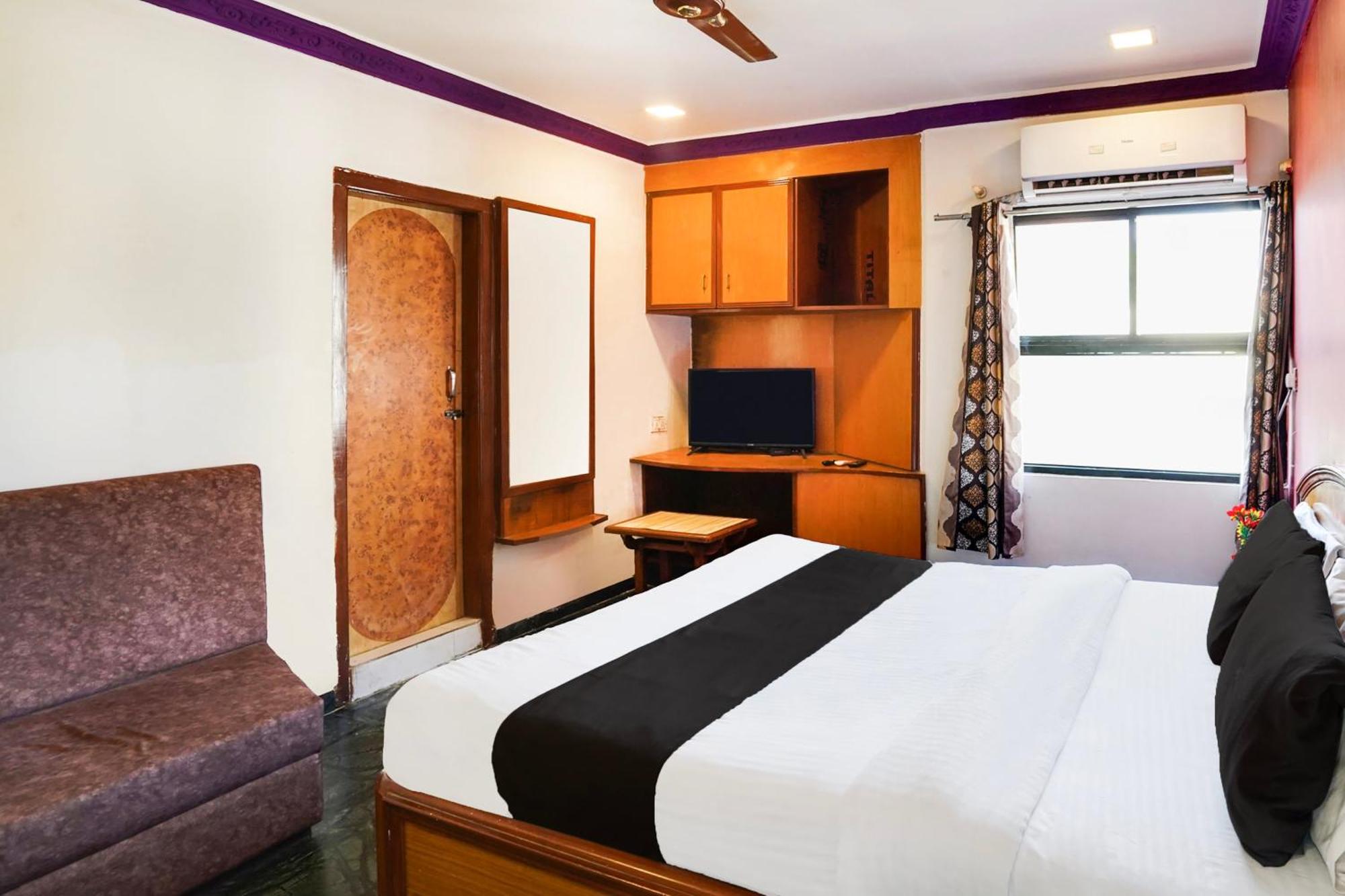 Hotel O Bridge Ahmedabad Exterior foto