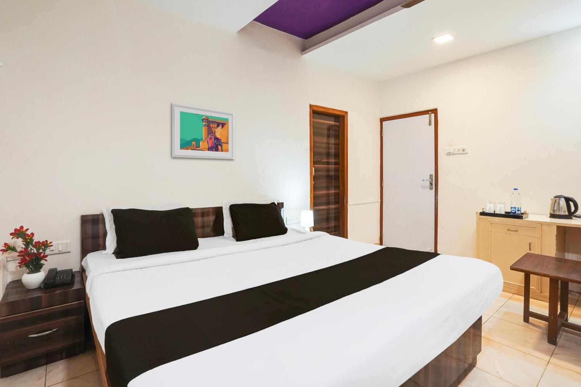 Hotel O Bridge Ahmedabad Exterior foto
