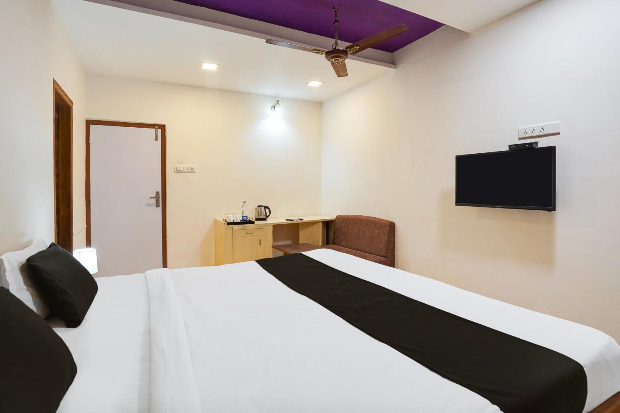 Hotel O Bridge Ahmedabad Exterior foto