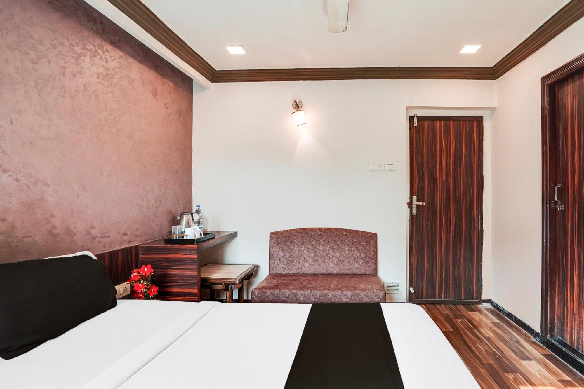 Hotel O Bridge Ahmedabad Exterior foto