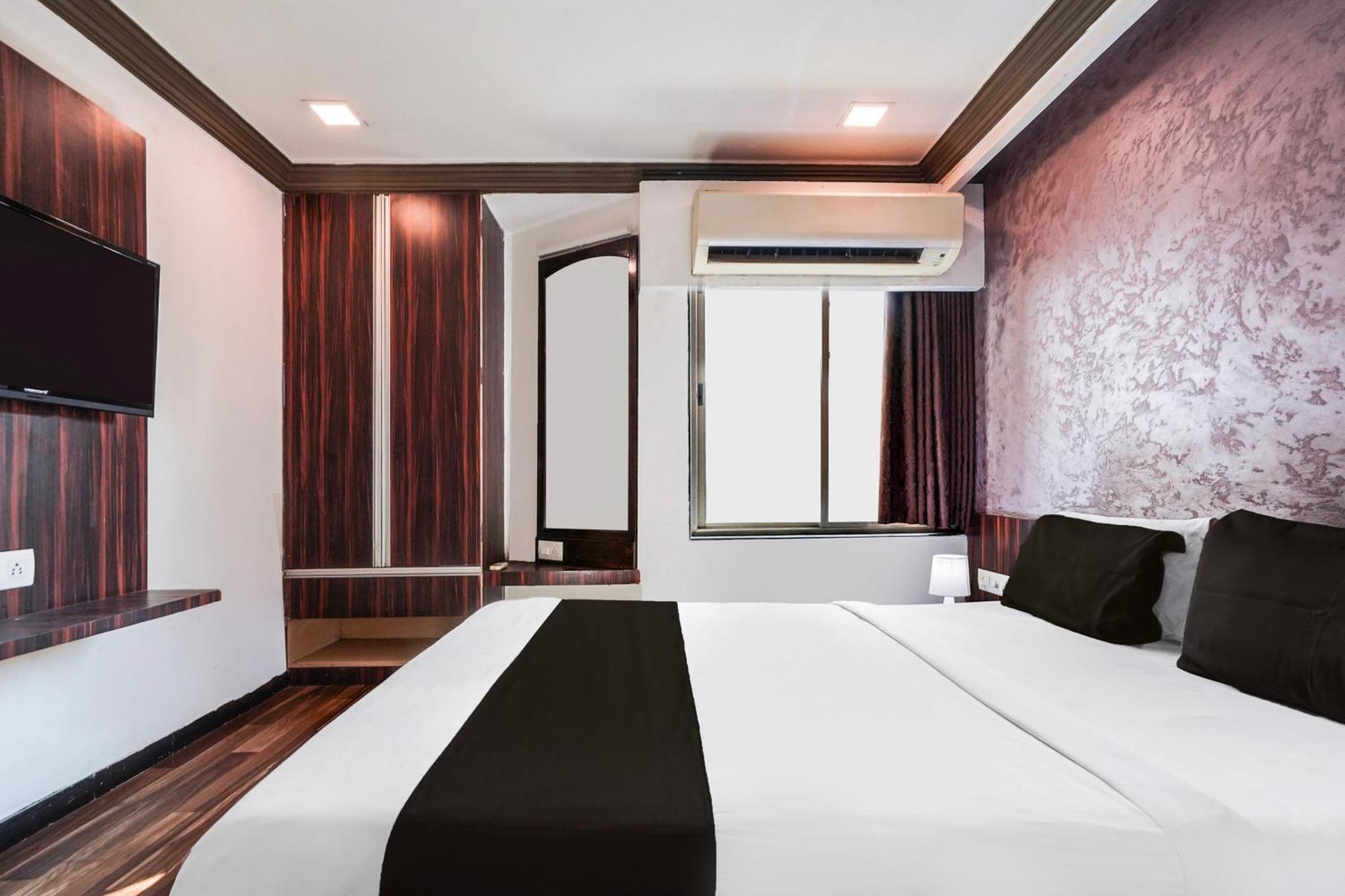 Hotel O Bridge Ahmedabad Exterior foto