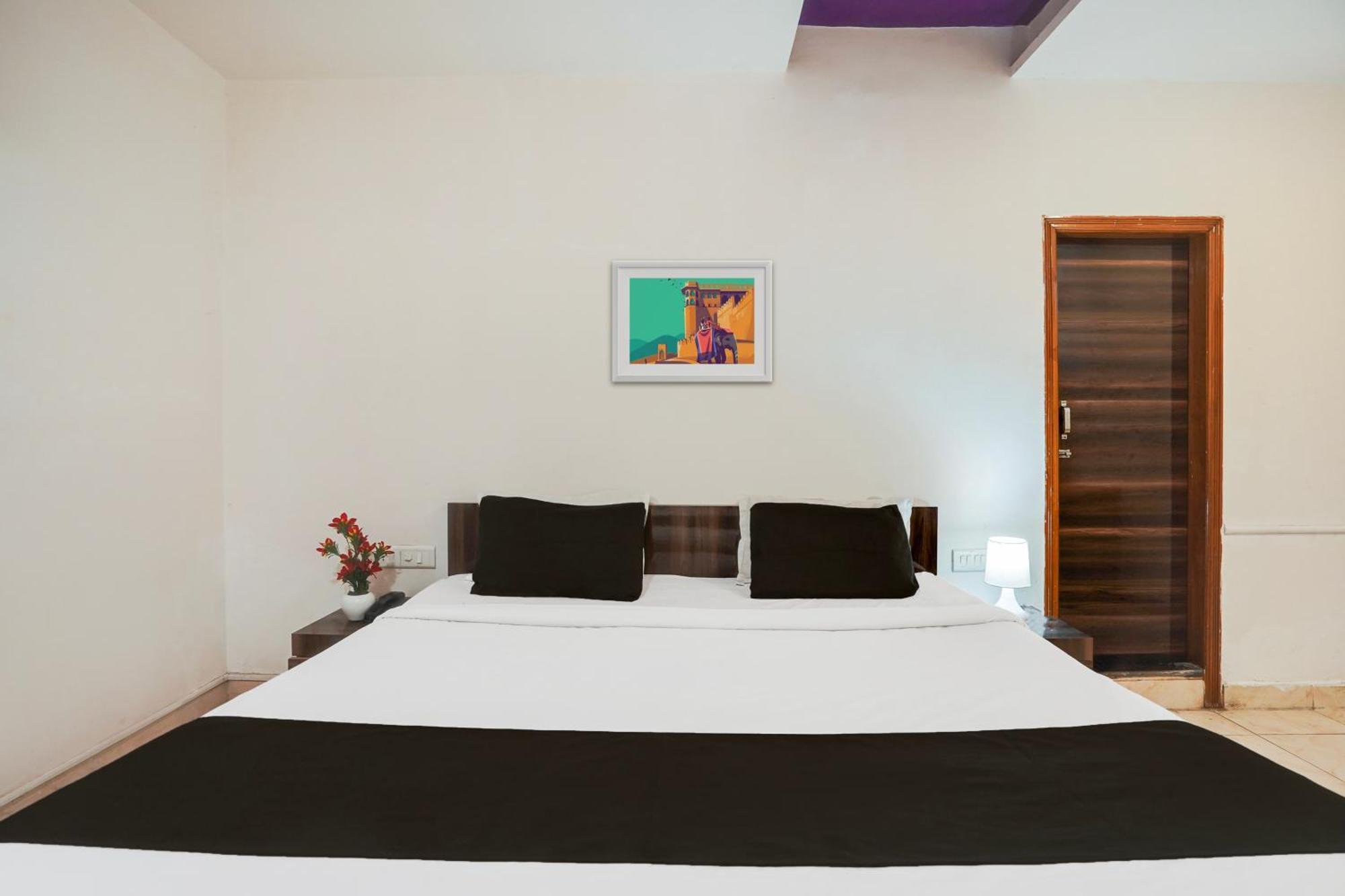 Hotel O Bridge Ahmedabad Exterior foto