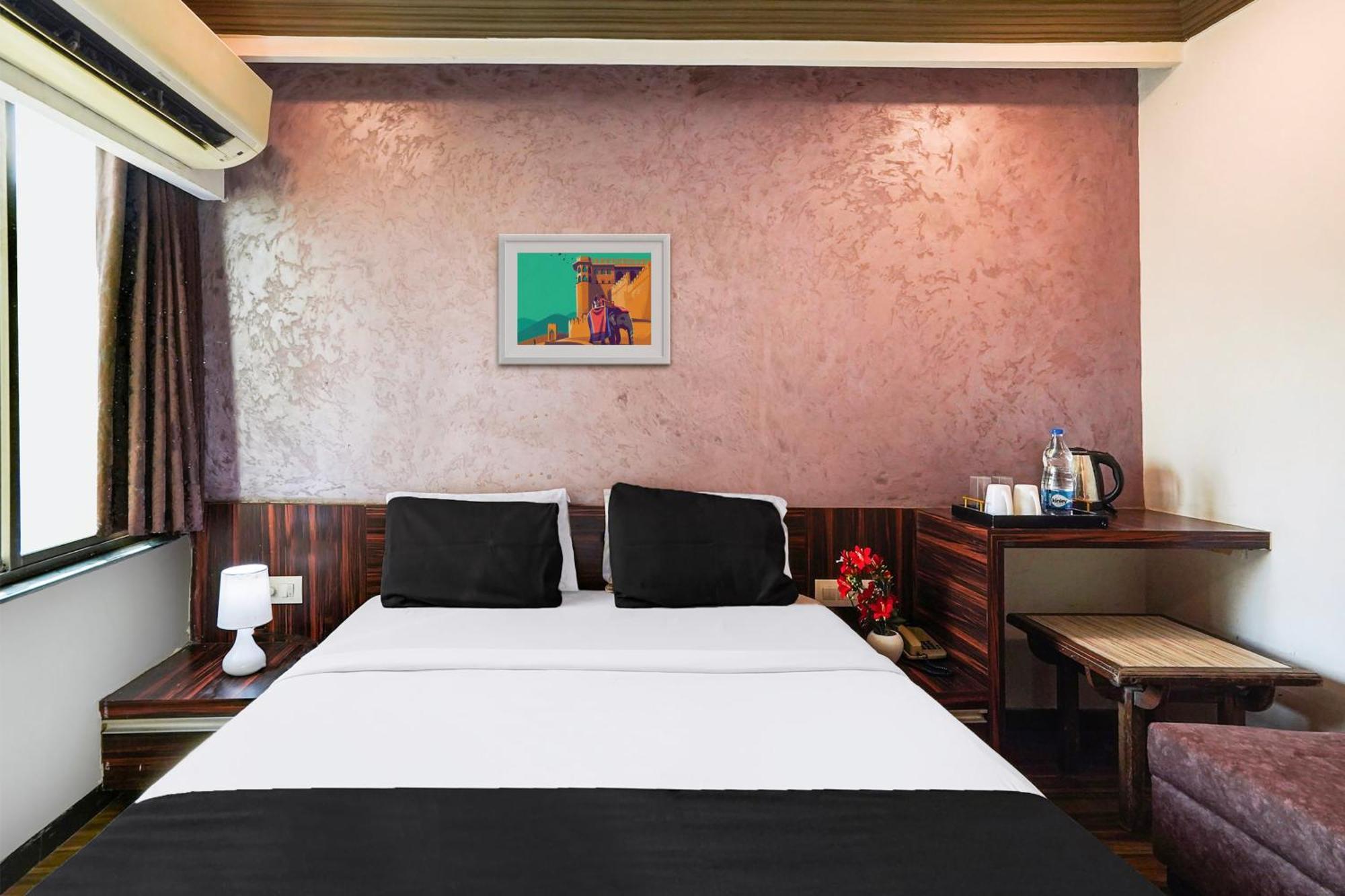 Hotel O Bridge Ahmedabad Exterior foto