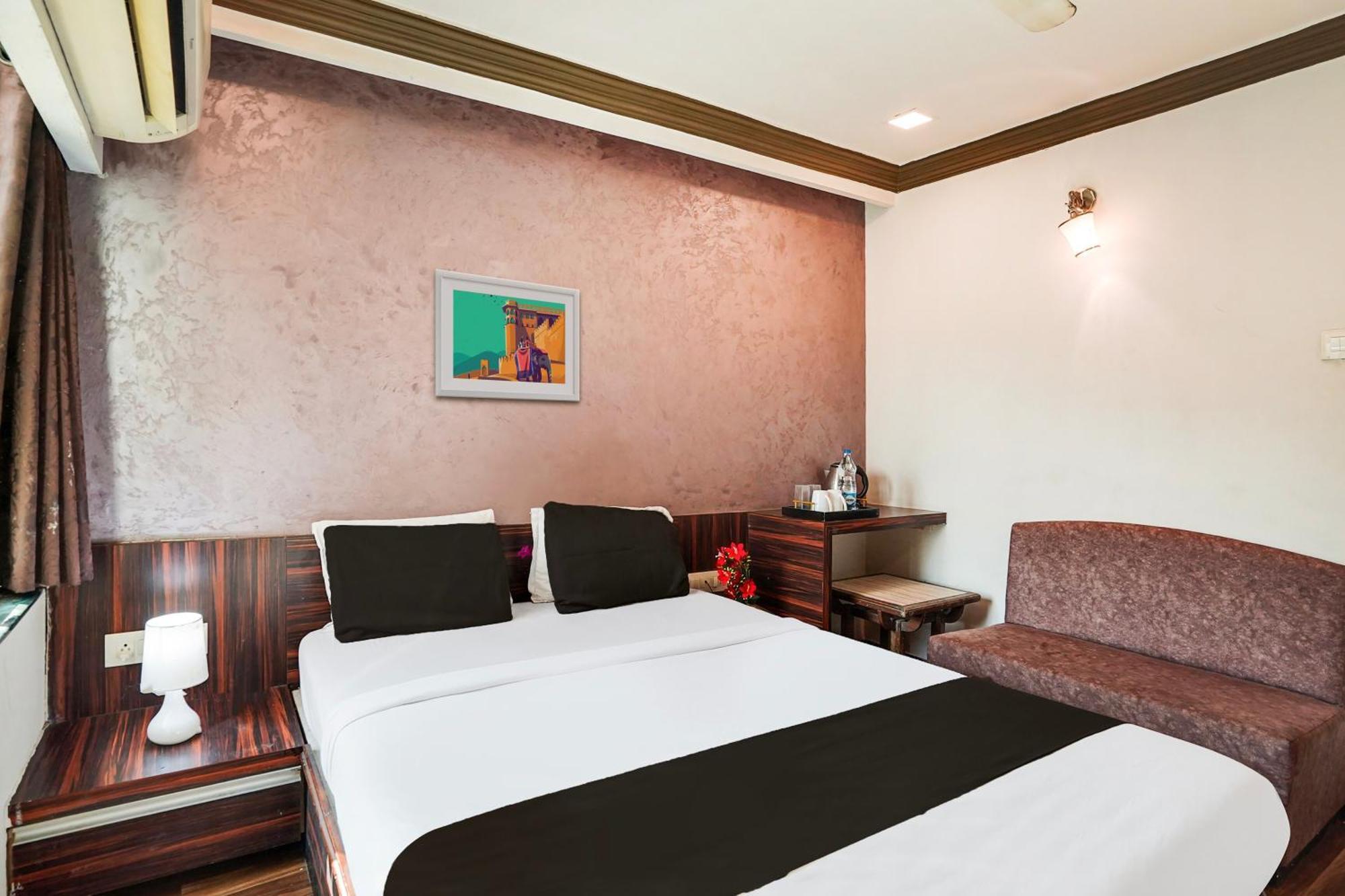 Hotel O Bridge Ahmedabad Exterior foto