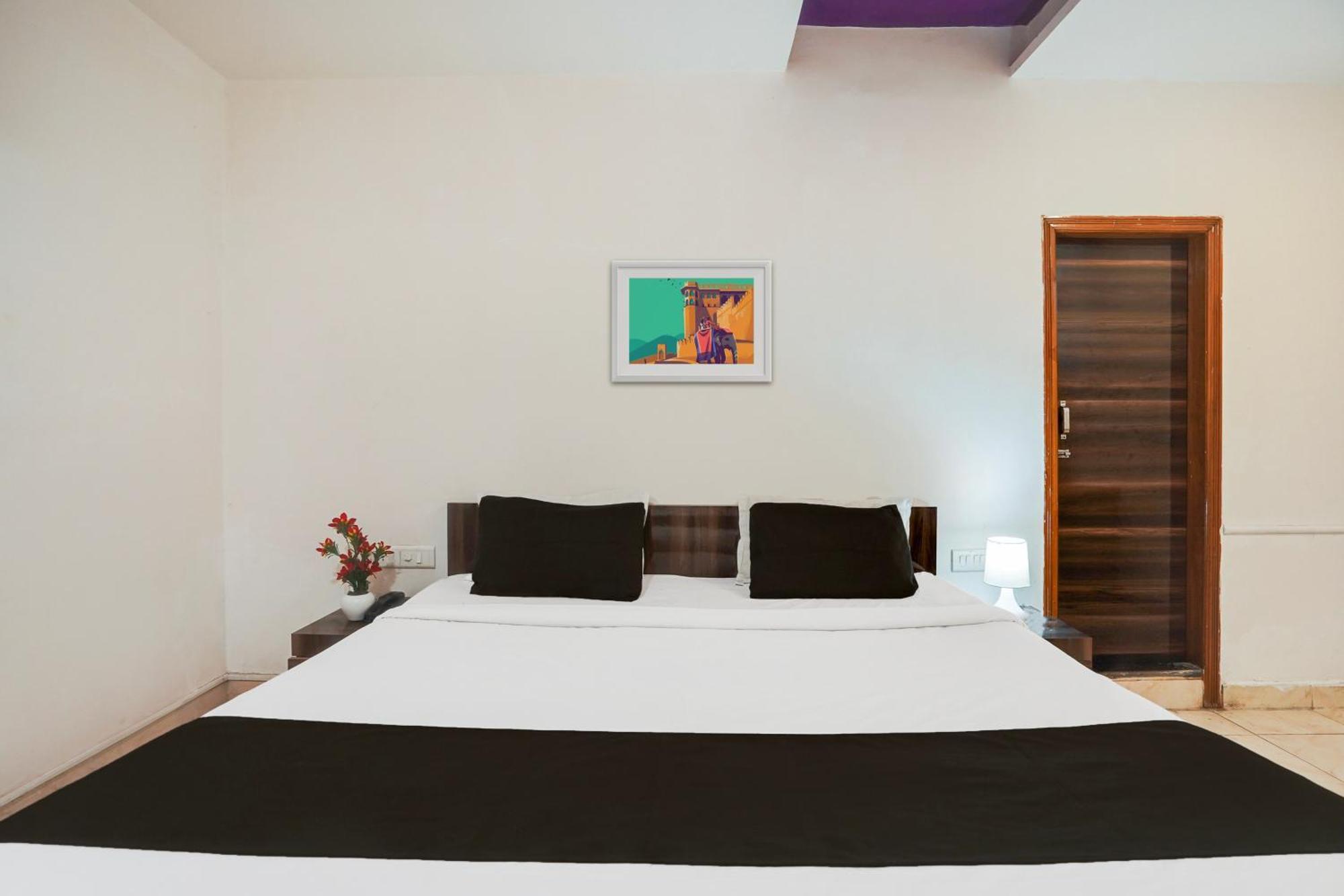 Hotel O Bridge Ahmedabad Exterior foto