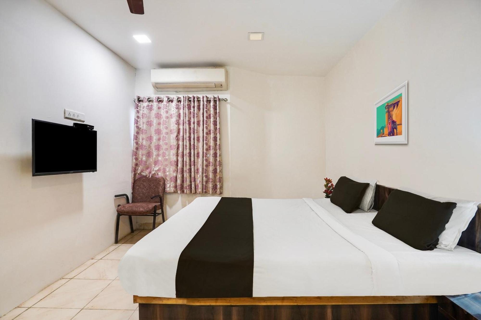 Hotel O Bridge Ahmedabad Exterior foto