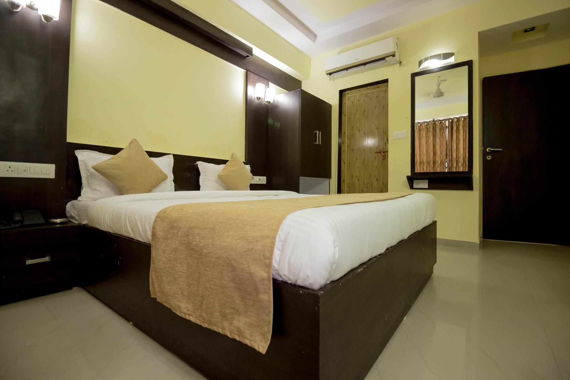 Hotel O Bridge Ahmedabad Exterior foto