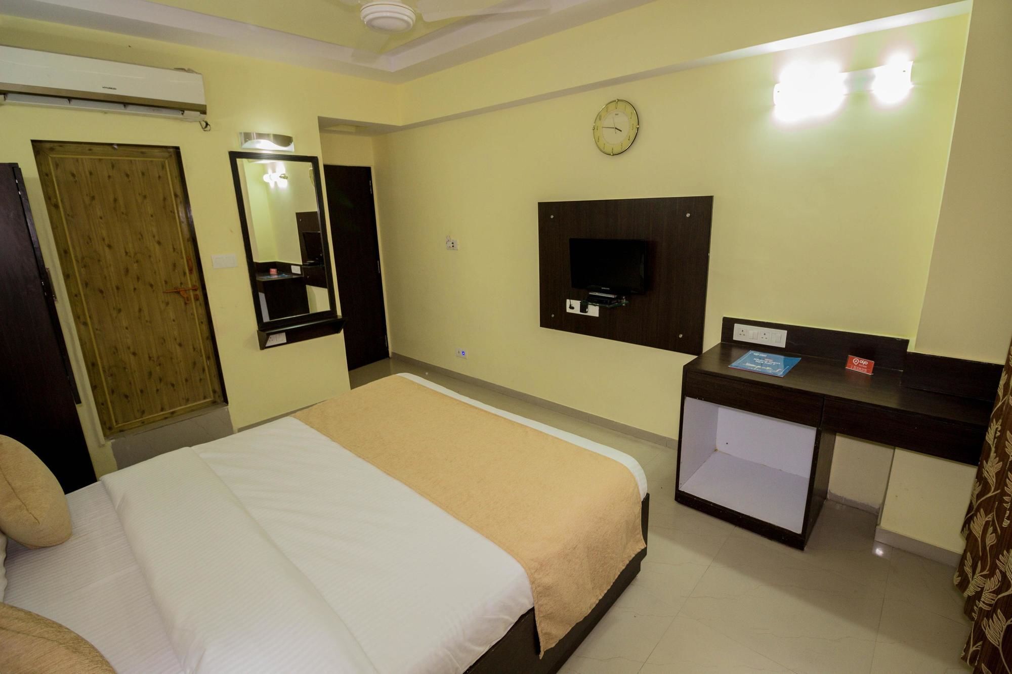 Hotel O Bridge Ahmedabad Exterior foto