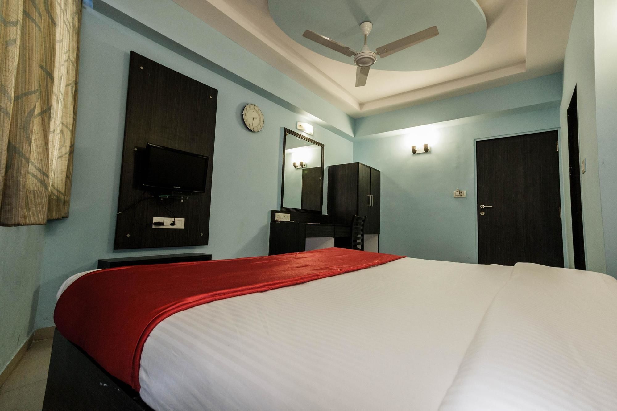 Hotel O Bridge Ahmedabad Exterior foto