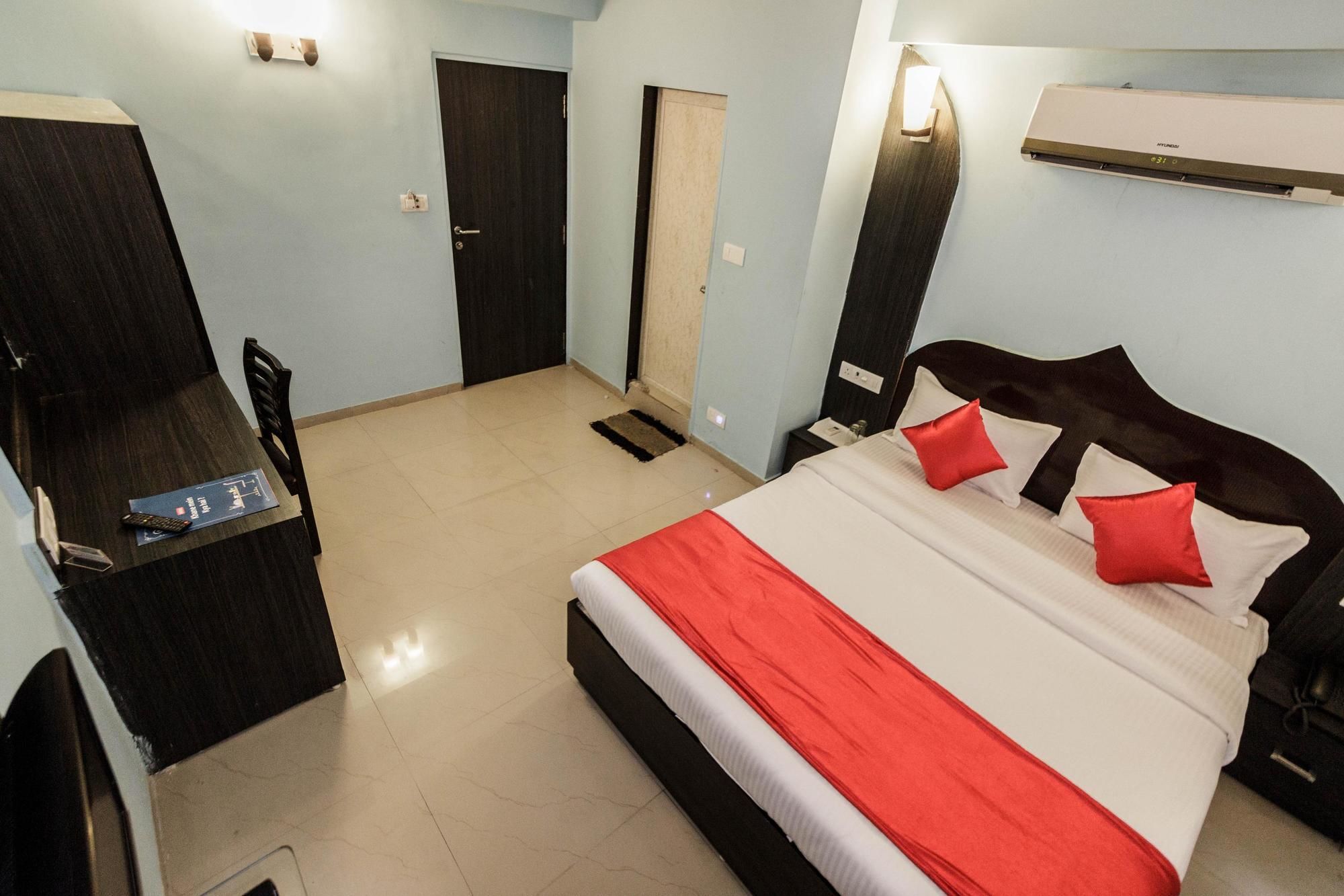Hotel O Bridge Ahmedabad Exterior foto