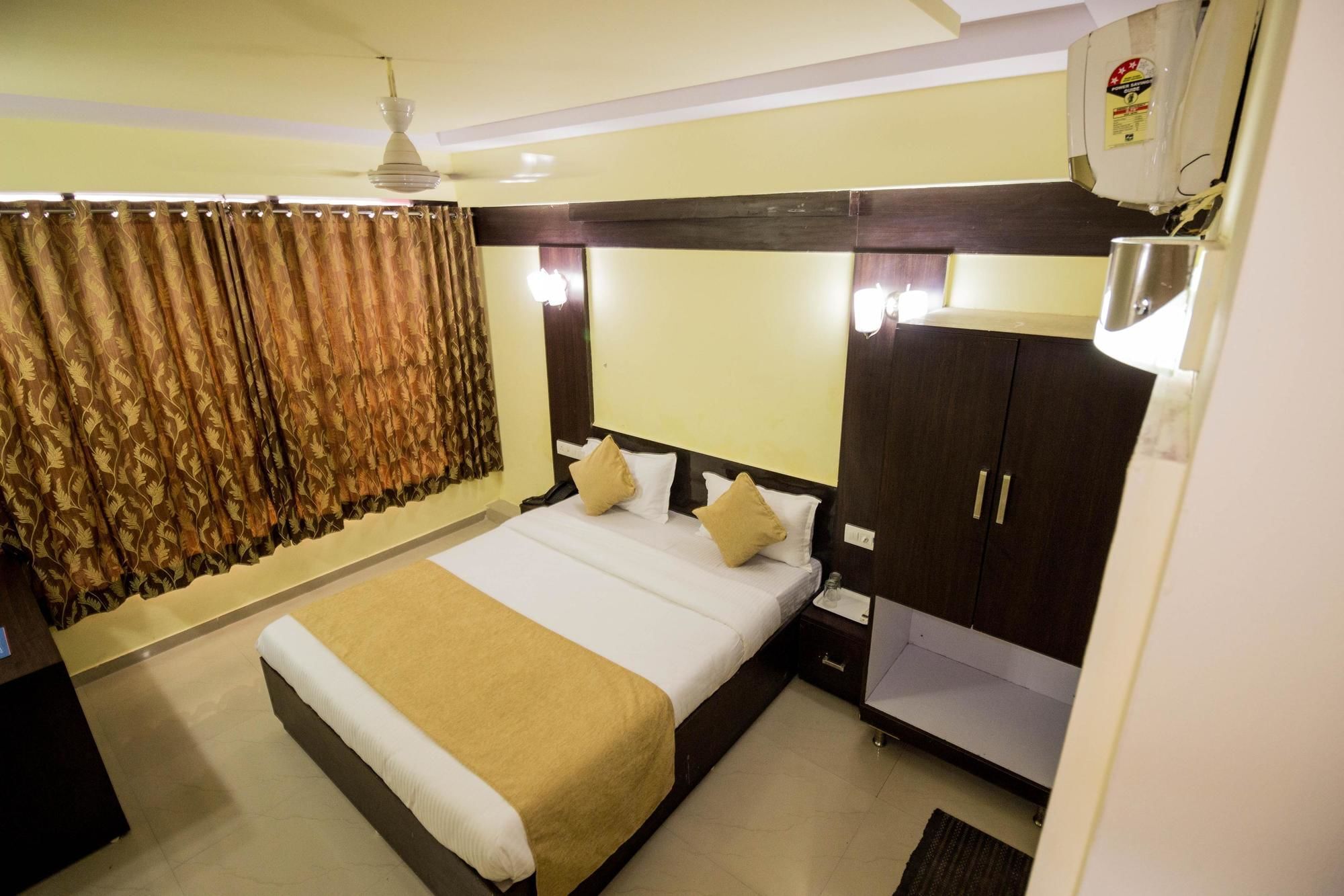 Hotel O Bridge Ahmedabad Exterior foto
