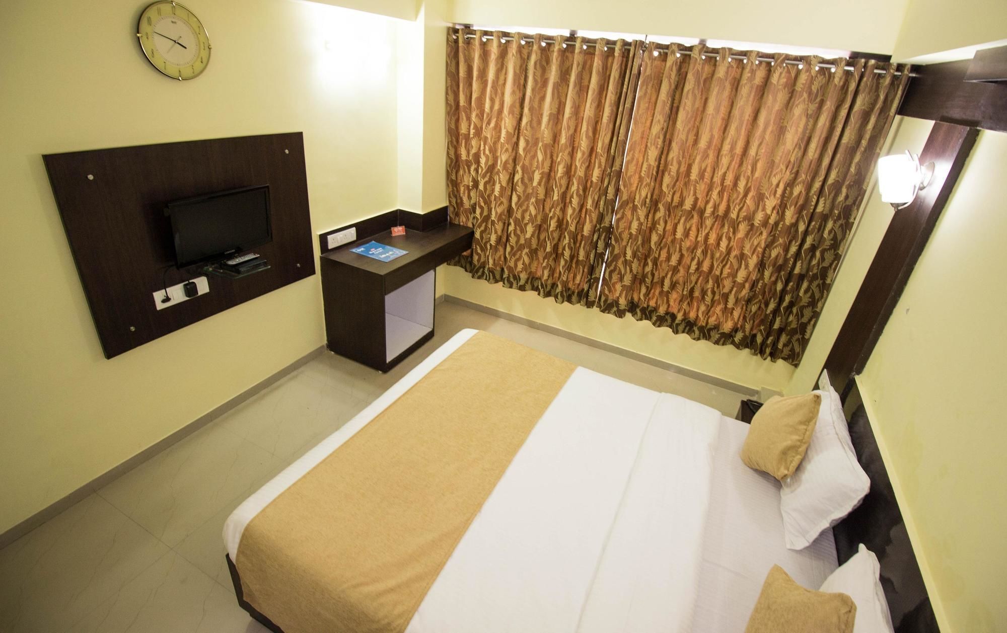 Hotel O Bridge Ahmedabad Exterior foto