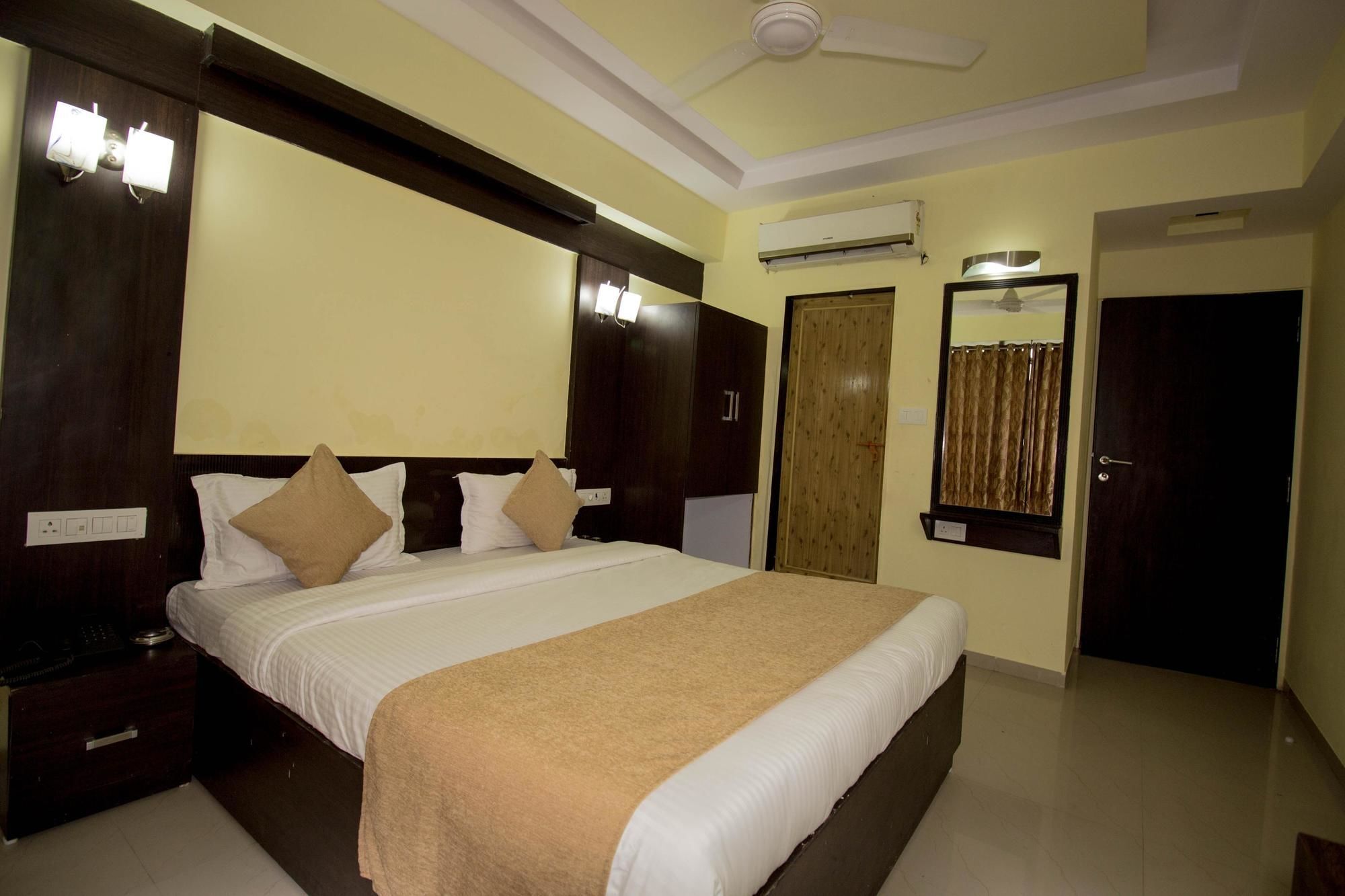 Hotel O Bridge Ahmedabad Exterior foto