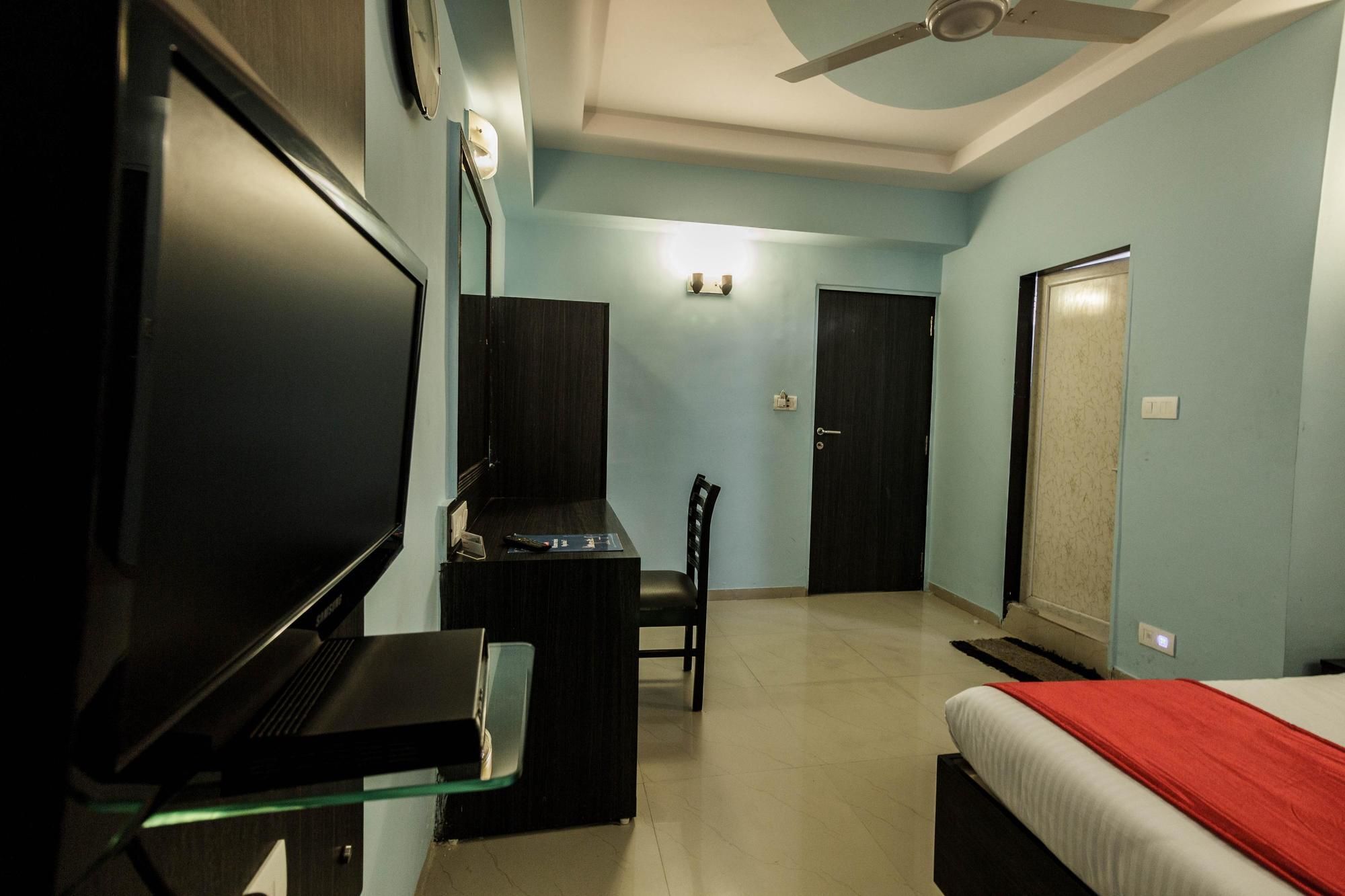 Hotel O Bridge Ahmedabad Exterior foto