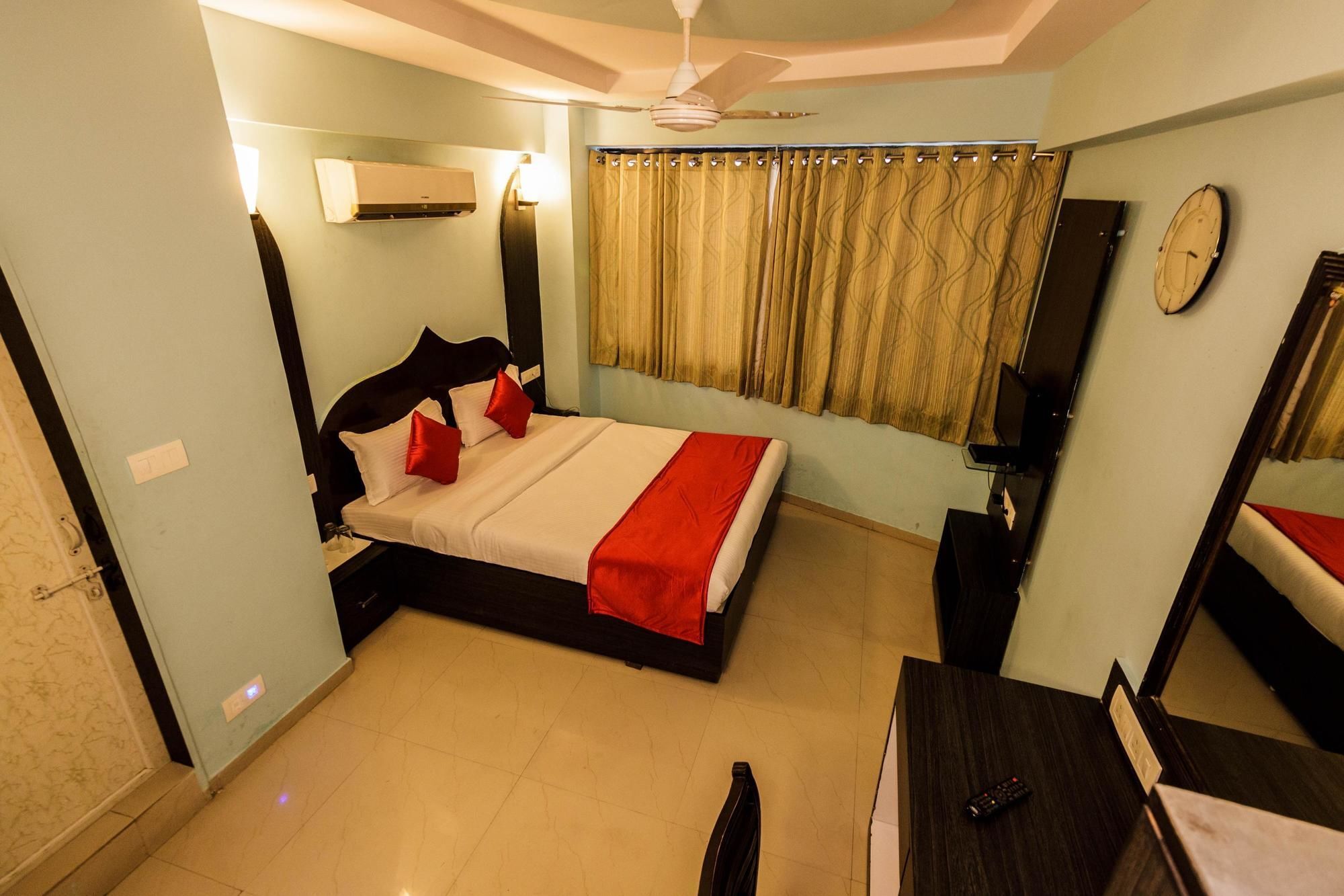 Hotel O Bridge Ahmedabad Exterior foto