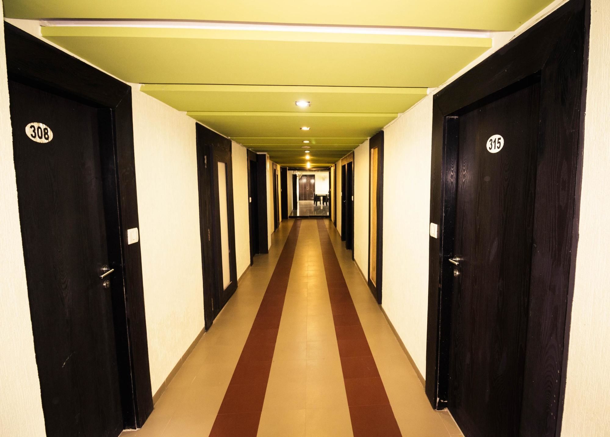 Hotel O Bridge Ahmedabad Exterior foto